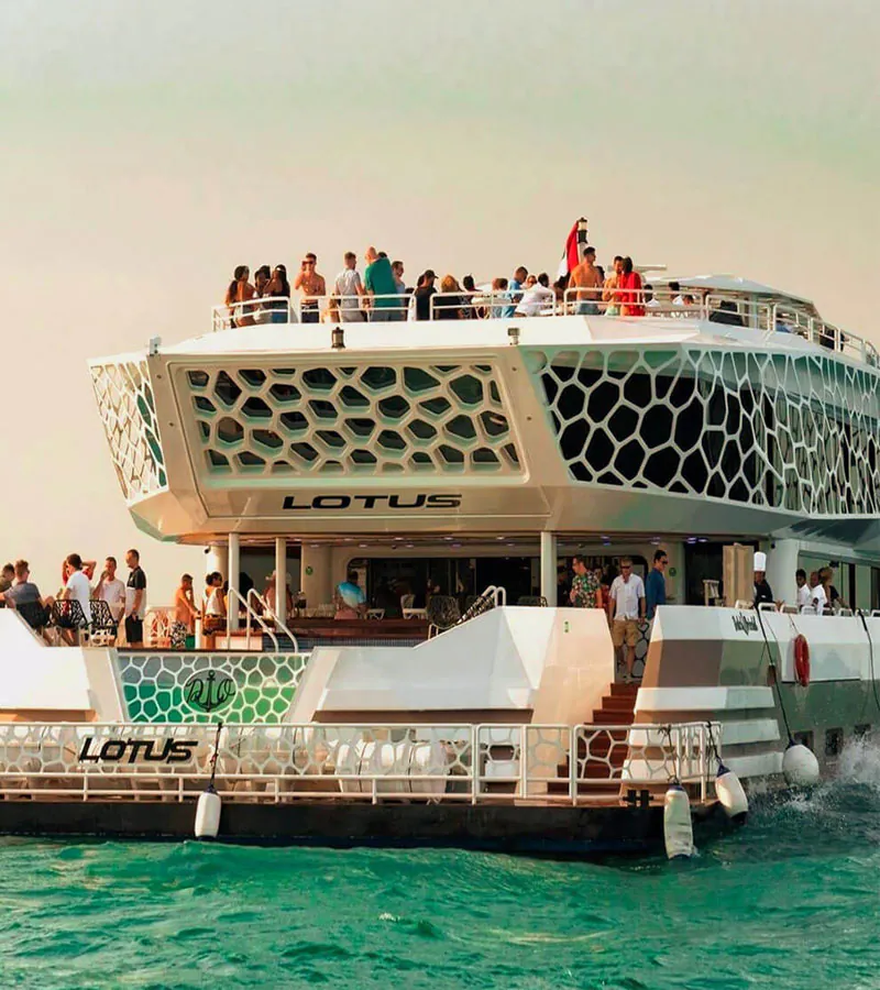 کشتی لوتوس دبی