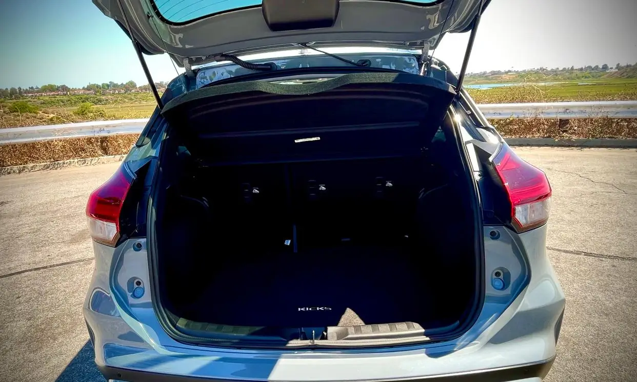 اجاره نیسان کیکس 2023